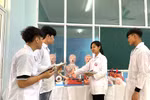 Hệ thống trường công lập đào tạo ngành Điều dưỡng: Học phí và điểm chuẩn ra sao?
