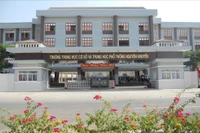 Bình Dương: Dấu hỏi về việc thực hiện công khai của THCS & THPT Nguyễn Khuyến 