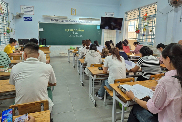 Họp phụ huynh hop-phu-huynh.jpg