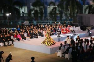 Sinh viên Trường Đại học Công nghiệp TP.HCM hiện thực hóa giấc mơ đưa thiết kế lên sàn diễn