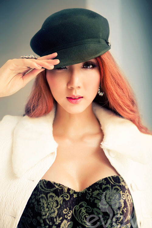 Sau những ồn ào về hình ản, đặc biệt với sự cố “dán nhũ hoa” mới nhất, Ngọc Quyên trần tình: “Có lẽ sau sự việc này thì tôi phải dè chừng hơn thật. Qua những lần trước tôi cũng đã hạn chế hơn rất nhiều nhưng đôi khi sự khắt khe của mọi người lại hơn cả những gì tôi tưởng. Chẳng ai muốn gây ồn ào để chính bản thân trở thành tâm điểm của sự chỉ trích. Tôi chỉ muốn tôn trọng công việc, ekip và cả cái nghề của mình". (Theo Eva)