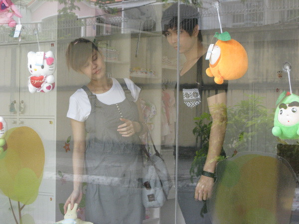 Nữ diễn viên ‘Cuộc chiến hoa hồng’ Trương Quỳnh Anh bị bắt gặp đang khệ nệ ôm bụng bầu đi mua đồ em bé cùng ca sĩ Tim.(Theo Ngôi sao) >Chùm ảnh Tim đi mua đồ em bé với Quỳnh Anh Nữ diễn viên ‘Cuộc chiến hoa hồng’ Trương Quỳnh Anh bị bắt gặp đang khệ nệ ôm bụng bầu đi mua đồ em bé cùng ca sĩ Tim.(Theo Ngôi sao) >Chùm ảnh Tim đi mua đồ em bé với Quỳnh Anh