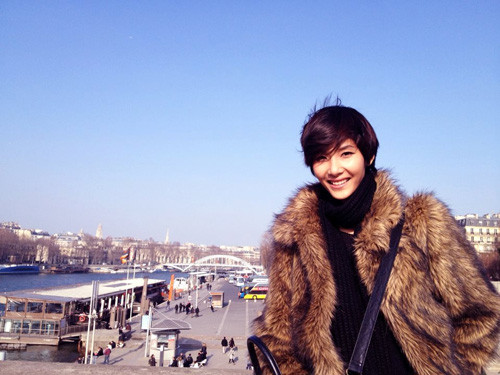 Trước đó, Hoàng Thùy đã có cuộc gặp gỡ với các chuyên gia của công ty quản lý, đào tạo người mẫu hàng đầu IMG - cái nôi sản sinh ra những tên tuổi nối tiếng trong làng mẫu thế giới như Kate Moss, Lara Stone, Miranda Kerr... Khóa huấn luyện trang điểm cùng với các chuyên gia trang điểm cao cấp của Bourjois Paris sẽ bắt đầu vào ngày mai. Trước đó, Hoàng Thùy đã có cuộc gặp gỡ với các chuyên gia của công ty quản lý, đào tạo người mẫu hàng đầu IMG - cái nôi sản sinh ra những tên tuổi nối tiếng trong làng mẫu thế giới như Kate Moss, Lara Stone, Miranda Kerr... Khóa huấn luyện trang điểm cùng với các chuyên gia trang điểm cao cấp của Bourjois Paris sẽ bắt đầu vào ngày mai.