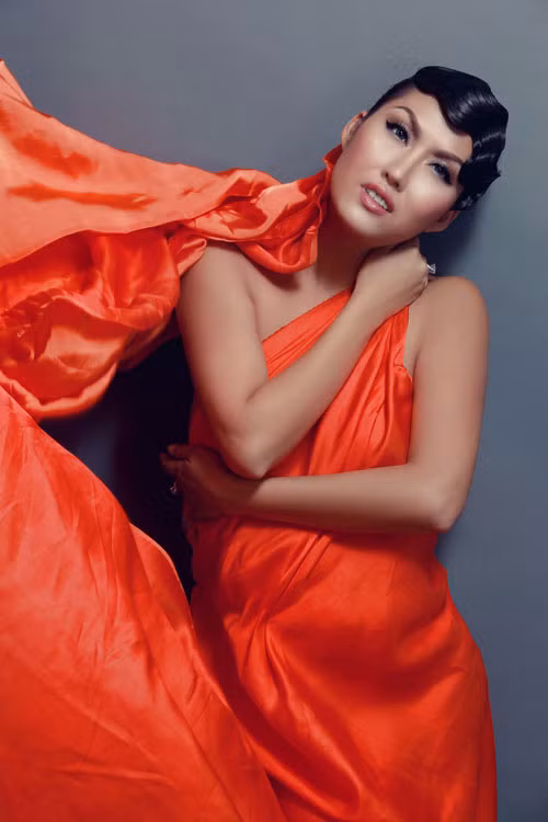 Chia sẻ trong chương trình “Chuyện đêm muộn”, Phi Thanh Vân không ngần ngại bật mí khá tỉ mỉ những lần dao kéo để có nhan sắc như bây giờ. (Theo Bee)