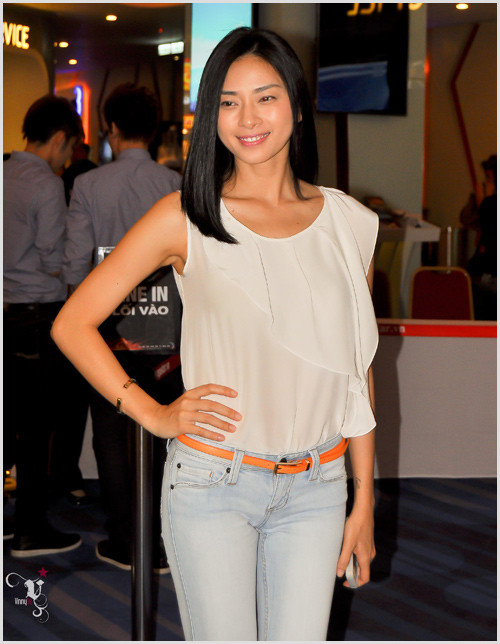 Tối ngày 12/3, họ lại cùng nhau tham dự buổi công chiếu bộ phim Sức mạnh vô hình - Chronicle tại TP.HCM. Được biết, Kris Duangphung mang hai dòng máu Thái – Đức và là bạn diễn của đả nữ trong Ngọc Viễn Đông. >Xem chùm ảnh này Tối ngày 12/3, họ lại cùng nhau tham dự buổi công chiếu bộ phim Sức mạnh vô hình - Chronicle tại TP.HCM. Được biết, Kris Duangphung mang hai dòng máu Thái – Đức và là bạn diễn của đả nữ trong Ngọc Viễn Đông. >Xem chùm ảnh này