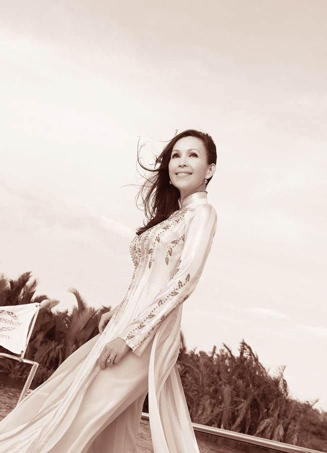 Sở hữu chiều cao lý tưởng, vóc dáng chuẩn cùng khuôn mặt đẹp mê hồn, diễn viên gạo cội Diễm My dường như ngày càng xinh đẹp, quyến rũ hơn qua năm tháng. (Theo Dân Việt) Sở hữu chiều cao lý tưởng, vóc dáng chuẩn cùng khuôn mặt đẹp mê hồn, diễn viên gạo cội Diễm My dường như ngày càng xinh đẹp, quyến rũ hơn qua năm tháng. (Theo Dân Việt)