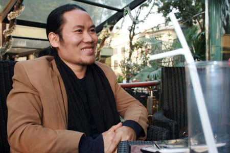 Lý giải về chuyên mục Hỏi xoáy – Đáp xoay của Thư giãn cuối tuần đang phát sóng trên truyền hình ngày càng nhạt, theo Vượng râu người viết kịch bản đang ngày càng khan hiếm và kém chất lượng. Một diễn viên giỏi nếu không có kịch bản hay thì cũng khó làm nên chuyện. Vượng râu cho biết, nếu nhận được lời mời tham gia Hỏi xoáy – Đáp xoay anh sẵn sàng nhận lời và sẽ vào vai một vị Tiến sĩ chẳng hạn! (Theo Tintuconline)