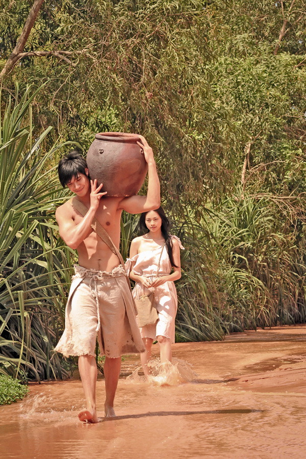 Sau thời gian tham gia “Ngọc viễn đông”, làn da của “đả nữ”Ngô Thanh Vân sạm đen, nhưng bù lại, cô rất hài lòng khi phim ra mắt nhận được nhiều lời khen ngợi cho vai diễn của mình. (Theo Ngoisao) >Trọn bộ ảnh đẹp Ngô Thanh Vân và bạn diễn Sau thời gian tham gia “Ngọc viễn đông”, làn da của “đả nữ”Ngô Thanh Vân sạm đen, nhưng bù lại, cô rất hài lòng khi phim ra mắt nhận được nhiều lời khen ngợi cho vai diễn của mình. (Theo Ngoisao) >Trọn bộ ảnh đẹp Ngô Thanh Vân và bạn diễn