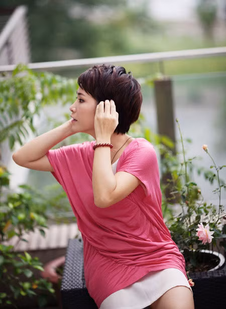 Tâm sự trên một tạp chí, Uyên Linh cho biết “Từ nay tới khoảng 30 tuổi, có thể tôi sẽ vẫn yêu nhưng trừ khi bị lộ ra ngoài thì phải chịu, còn chính miệng tôi thừa nhận chắc phải 5 - 7 năm sau” - Uyên Linh cho biết. (Theo Sành điệu).