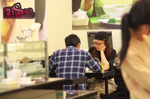 Rất ít khi xuất hiện cùng nhau trên báo, Lưu Hương Giang – Hồ Hoài Anh có thể coi là cặp đôi “kín tiếng” trong showbiz Việt. Rất ít khi xuất hiện cùng nhau trên báo, Lưu Hương Giang – Hồ Hoài Anh có thể coi là cặp đôi “kín tiếng” trong showbiz Việt.