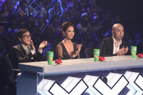 Thành Lộc lý giải: "Format của Got Talent luôn có một giám khảo mang cái nhìn của một người bình thường, nói nôm na là giống như một bà nội trợ xem truyền hình và đưa ra những nhận xét không mang nhiều tính chuyên môn. Đó chính là vai trò mà ban tổ chức dành cho Thúy Hạnh, và nếu hiểu rõ điều này, có lẽ cái nhìn của dư luận đối với cô ấy sẽ bớt khắt khe hơn”. (Theo Xzone) Thành Lộc lý giải: "Format của Got Talent luôn có một giám khảo mang cái nhìn của một người bình thường, nói nôm na là giống như một bà nội trợ xem truyền hình và đưa ra những nhận xét không mang nhiều tính chuyên môn. Đó chính là vai trò mà ban tổ chức dành cho Thúy Hạnh, và nếu hiểu rõ điều này, có lẽ cái nhìn của dư luận đối với cô ấy sẽ bớt khắt khe hơn”. (Theo Xzone)