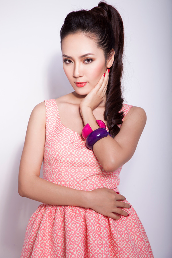 Gần đây trên trang mạng xã hội của một blogger có tiếng úp mở về việc lộ clip sex của ca sĩ L với một đại gia Đà Nẵng, và clip do chính con gái của đại gia quay được. Nhiều comment khẳng định ca sĩ L đó là Phương Linh (Theo 2sao) Gần đây trên trang mạng xã hội của một blogger có tiếng úp mở về việc lộ clip sex của ca sĩ L với một đại gia Đà Nẵng, và clip do chính con gái của đại gia quay được. Nhiều comment khẳng định ca sĩ L đó là Phương Linh (Theo 2sao)