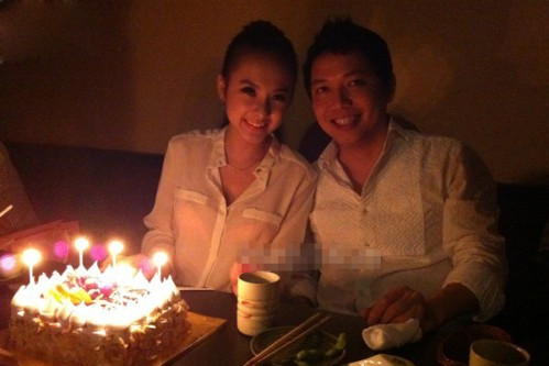 Cả Angela Phương Trinh và bố của mình đều khẳng định thông tin Phương Trinh chia tay với bạn trai là hoàn toàn chính xác. Theo Phương Trinh, nguyên nhân chỉ gói gọn trong ba chữ: "không hợp nhau", hoàn toàn không phải do một trong hai người đã có người mới như tin đồn. (Theo 24h)