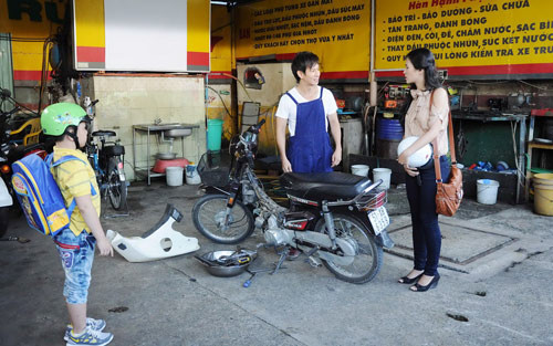 Nhân vật mà Lý Hải thể hiện là vai Mân, một ông chủ sửa xe khá nổi tiếng. Chính nhờ sự nổi tiếng ấy mà Chú Tư - tổ trưởng tổ dân phố (Nhật Cường thủ vai) gửi Tấn Beo vào học nghề. Đang sửa xe, anh nghe tiếng kêu cứu của một cô gái bị một nhóm thanh niên rượt theo sàm sỡ. Lý Hải đã ra tay cứu giúp. Sau một hồi “so găng”, đám thanh niên bỏ chạy. Tưởng là mọi chuyện dừng ở đây nhưng nào ngờ sau nhiều ngày theo theo dõi, bọn chúng đã kéo đến để trả thù. Nhân vật mà Lý Hải thể hiện là vai Mân, một ông chủ sửa xe khá nổi tiếng. Chính nhờ sự nổi tiếng ấy mà Chú Tư - tổ trưởng tổ dân phố (Nhật Cường thủ vai) gửi Tấn Beo vào học nghề. Đang sửa xe, anh nghe tiếng kêu cứu của một cô gái bị một nhóm thanh niên rượt theo sàm sỡ. Lý Hải đã ra tay cứu giúp. Sau một hồi “so găng”, đám thanh niên bỏ chạy. Tưởng là mọi chuyện dừng ở đây nhưng nào ngờ sau nhiều ngày theo theo dõi, bọn chúng đã kéo đến để trả thù.