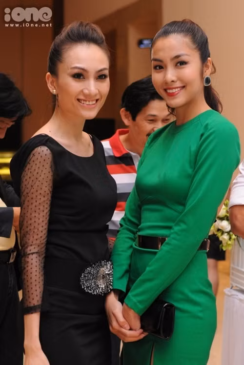 Trả lời trên một trang mạng về "nghi án" mang bầu, nữ diễn viên trong Cánh đồng bất tận cho biết, chị không muốn nói nhiều về những thông tin trên mà chỉ muốn tập trung vào công việc. Tối 16/3, Tăng Thanh Hà sẽ xuất hiện trong một sự kiện, công chúng hi vọng tin đồn "bầu bí" sẽ được sáng tỏ.