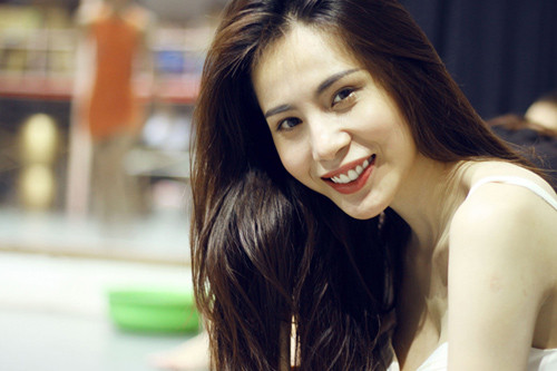 Nữ ca sĩ Thủy Tiên khẳng định: “Tôi chỉ thấy là từ sau sự kiện đó, cả tôi và anh Vinh đều ít gặp phải những thị phi không đáng có. Chúng tôi cũng thấy thoải mái hơn để tập trung cho công việc chuyên môn của mình.” (Theo Zing)