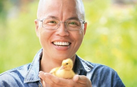 Việc Hotboy nổi loạn, bộ phim được cho là ứng viên số 1 năm nay chỉ giành được bằng khen của giám khảo giải Cánh diều được coi là một bất ngờ lớn. Vũ Ngọc Đãng, người giành giải Đạo diễn xuất sắc nhất tại LHP VN 17 cho bộ phim Hotboy nổi loạn, lần này tiếp tục không đến dự lễ trao giải. Có người nói anh không tới dự là vì phản ứng với giải thưởng an ủi dành cho Hotboy nổi loạn. (Theo Vietnamnet)