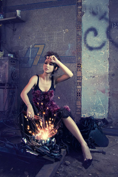 Jennifer Phạm hóa thân vào vai cô thợ hàn trong bộ ảnh mới khiến nhiều người cho rằng đây là "hàng đạo" từ bộ ảnh từng đoạt giải trong cuộc thi Bee Team 2010. (Theo Xzone) >> Jennifer Phạm trong xưởng cơ khí >>Jennifer Phạm lại đẹp khó cưỡng Jennifer Phạm hóa thân vào vai cô thợ hàn trong bộ ảnh mới khiến nhiều người cho rằng đây là "hàng đạo" từ bộ ảnh từng đoạt giải trong cuộc thi Bee Team 2010. (Theo Xzone) >> Jennifer Phạm trong xưởng cơ khí >>Jennifer Phạm lại đẹp khó cưỡng