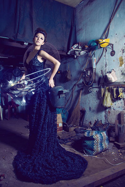 Thông tin từ phía Jennifer cho biết, cô không hề biết gì về việc đạo ảnh >> Jennifer Phạm trong xưởng cơ khí >>Jennifer Phạm lại đẹp khó cưỡng Thông tin từ phía Jennifer cho biết, cô không hề biết gì về việc đạo ảnh >> Jennifer Phạm trong xưởng cơ khí >>Jennifer Phạm lại đẹp khó cưỡng