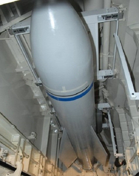 GBU-57A/B được đưa lên máy bay B-2 GBU-57A/B được đưa lên máy bay B-2