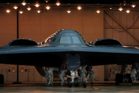 Máy bay ném bom B-2 Spirit Máy bay ném bom B-2 Spirit