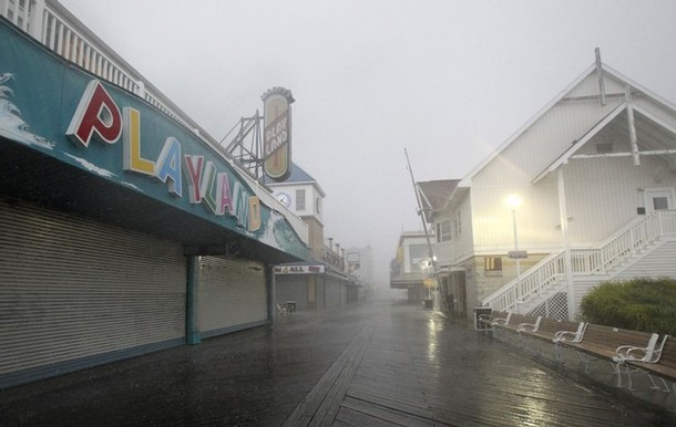 New York và các thành phố lớn khác nằm trên đường quét qua của cơn bão này và hơn 2 triệu người đã phải sơ tán. New York và các thành phố lớn khác nằm trên đường quét qua của cơn bão này và hơn 2 triệu người đã phải sơ tán.