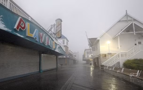 New York và các thành phố lớn khác nằm trên đường quét qua của cơn bão này và hơn 2 triệu người đã phải sơ tán.