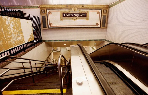 Tổng thống Mỹ Barack Obama đã phải cắt ngắn kỳ nghỉ để quay về Washington và triệu tập cuộc họp khẩn cấp với các quan chức bàn về phương thức đối phó với bão Irene Tổng thống Mỹ Barack Obama đã phải cắt ngắn kỳ nghỉ để quay về Washington và triệu tập cuộc họp khẩn cấp với các quan chức bàn về phương thức đối phó với bão Irene