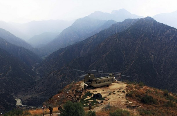 Các binh sỹ thuộc đại đội Alpha, tiểu đoàn bộ binh số 2, thuộc lực lượng Task Force No Fear tại trạm kiểm soát Mace ngày 26/8/2011.