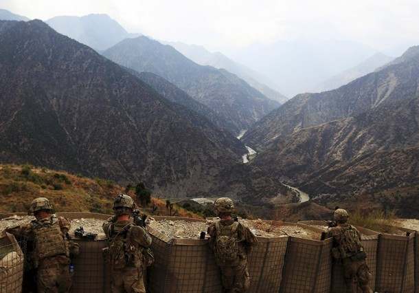 Các binh sỹ thuộc đại đội Alpha, tiểu đoàn bộ binh số 2, thuộc lực lượng Task Force No Fear tại trạm kiểm soát Mace ngày 26/8/2011.