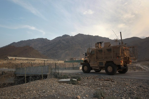 Các binh sỹ thuộc đại đội Alpha, tiểu đoàn bộ binh số 2, thuộc lực lượng Task Force No Fear tại trạm kiểm soát Mace ngày 26/8/2011.