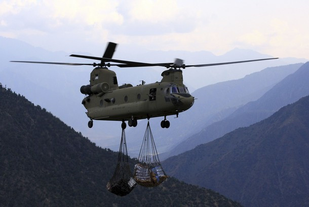 Những hình ảnh về hoạt động của một tiểu đoàn bộ binh, thuộc biên chế của Lực lượng đặc nhiệm (Task Force No Fear ) từ San Diego, Califorlia đang đóng tại một điểm cao chiến lược tại huyện miền núi Naray, tỉnh Kunar gần biên giới Afghanistan và Pakistan ngày 26/8/2011.