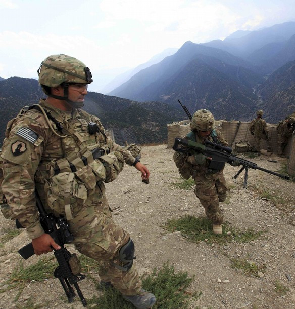 Các binh sỹ thuộc đại đội Alpha, tiểu đoàn bộ binh số 2, thuộc lực lượng Task Force No Fear tại trạm kiểm soát Mace ngày 26/8/2011.