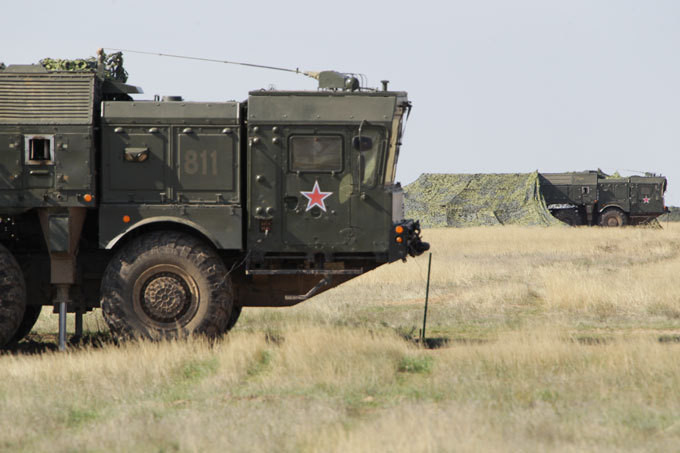 Tên lửa của hệ thống Iskander loại đạn tự hành tàng hình. Kỹ thuật tàng hình áp dụng ở Iskander là kỹ thuật plasma. Nó tạo ra một lớp mây trung tính về điện bao quanh đạn khiến cho các sóng radar bị mất khả năng phản hồi. Tên lửa của hệ thống Iskander loại đạn tự hành tàng hình. Kỹ thuật tàng hình áp dụng ở Iskander là kỹ thuật plasma. Nó tạo ra một lớp mây trung tính về điện bao quanh đạn khiến cho các sóng radar bị mất khả năng phản hồi.