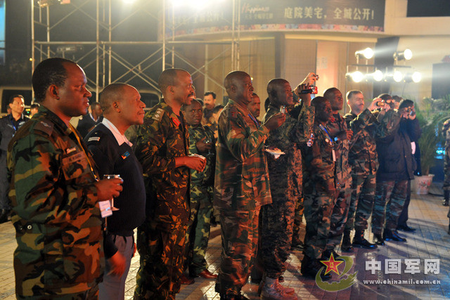 Xem biểu diễn văn nghệ