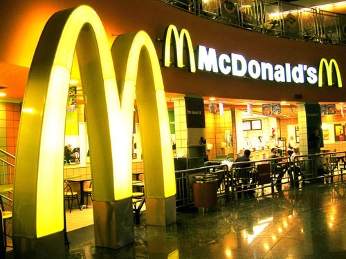Ba tháng đầu năm 2014, doanh thu toàn cầu của McDonald’s giảm 0,3%, riêng tại Mỹ là 1,4%. Ba tháng đầu năm 2014, doanh thu toàn cầu của McDonald’s giảm 0,3%, riêng tại Mỹ là 1,4%.