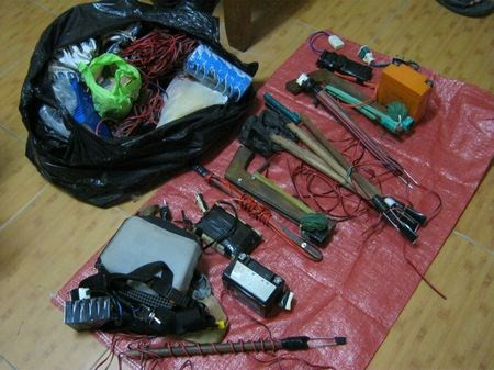 Dụng cụ bắn trộm chó của bọn “cẩu tặc”. Dụng cụ bắn trộm chó của bọn “cẩu tặc”.