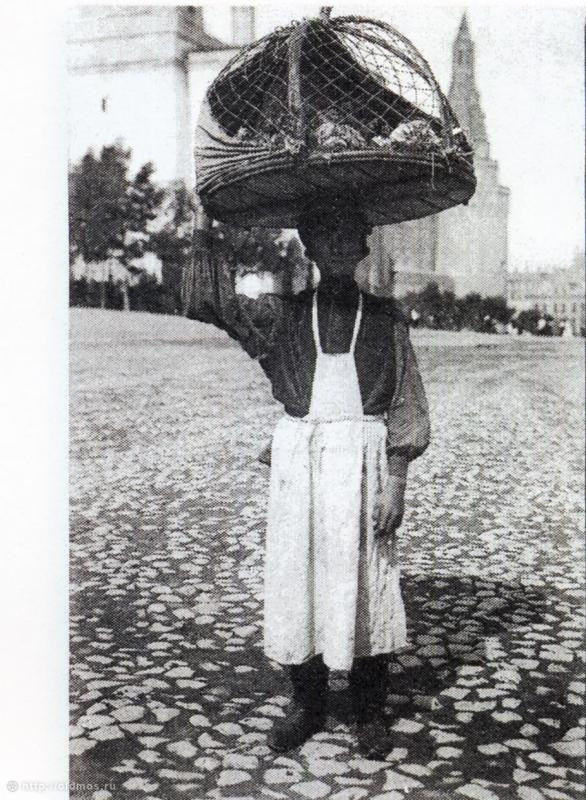 Người bán gà lưu động ở Moscow năm 1904