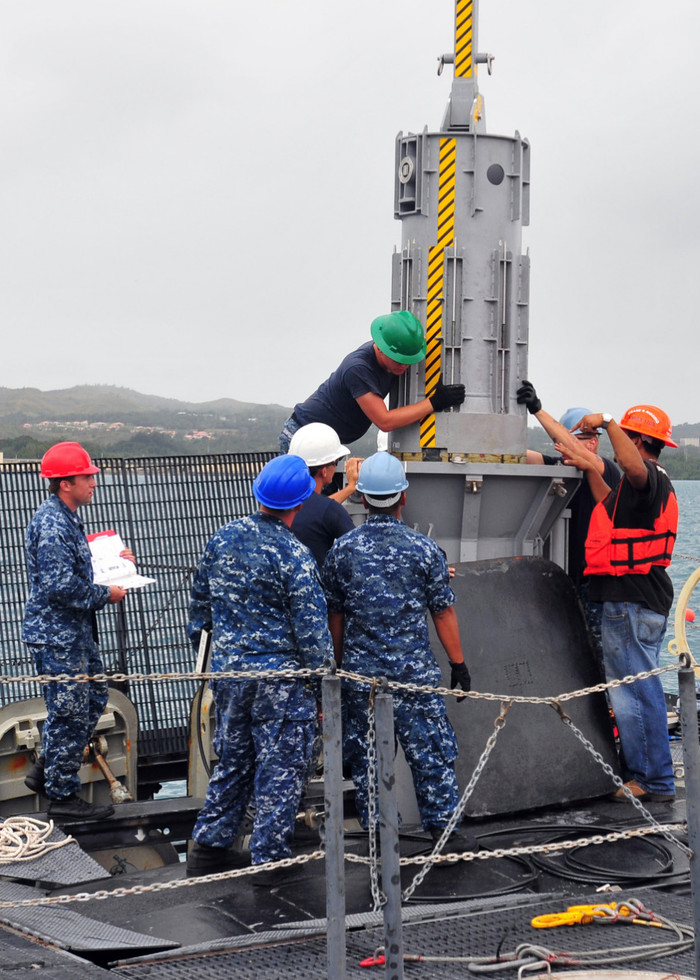 Lắp tên lửa hành trình Tomahawk cho tàu ngầm hạt nhân lớp Los Angeles Số hiệu SSN723 của Hải quân Mỹ Lắp tên lửa hành trình Tomahawk cho tàu ngầm hạt nhân lớp Los Angeles Số hiệu SSN723 của Hải quân Mỹ