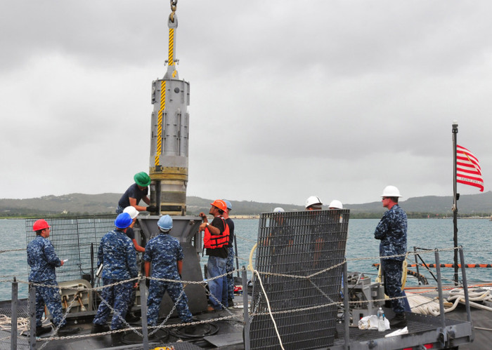 Lắp tên lửa hành trình Tomahawk cho tàu ngầm hạt nhân lớp Los Angeles Số hiệu SSN723 của Hải quân Mỹ Lắp tên lửa hành trình Tomahawk cho tàu ngầm hạt nhân lớp Los Angeles Số hiệu SSN723 của Hải quân Mỹ