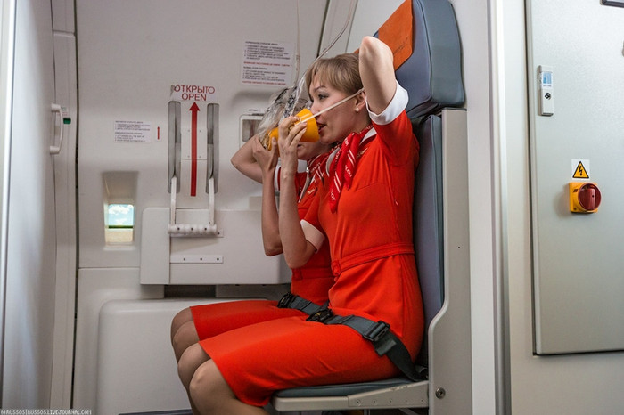 Thực hành thao tác với mặt nạ dưỡng khí cá nhân