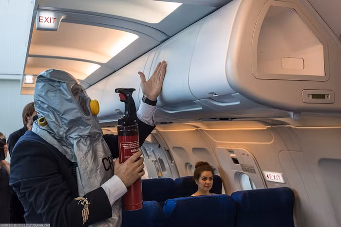 Thực hành cứu hoả trong những tình huống phát sinh hoả hoạn nhỏ trong quá trình bay