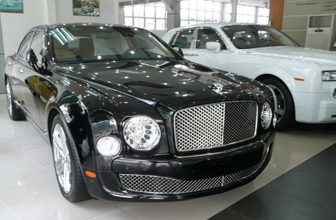 Siêu xe Bentley Mulsanne trưng bày trong một showroom ở Sài Gòn. Siêu xe Bentley Mulsanne trưng bày trong một showroom ở Sài Gòn. Siêu xe Bentley Mulsanne trưng bày trong một showroom ở Sài Gòn. Siêu xe Bentley Mulsanne trưng bày trong một showroom ở Sài Gòn.
