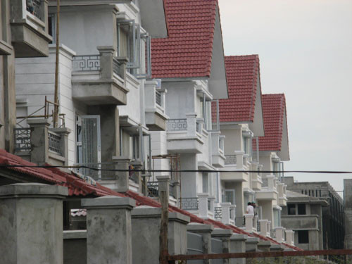 Biệt thự trị giá hàng chục tỷ đồng, chủ đầu tư bỏ tiền ra xây rồi "đắp chiếu" Biệt thự trị giá hàng chục tỷ đồng, chủ đầu tư bỏ tiền ra xây rồi "đắp chiếu"