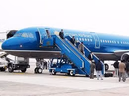 Các hãng hàng không giá rẻ đã tạo sức ép lớn lên thị phần của Vietnam Airline. Các hãng hàng không giá rẻ đã tạo sức ép lớn lên thị phần của Vietnam Airline.