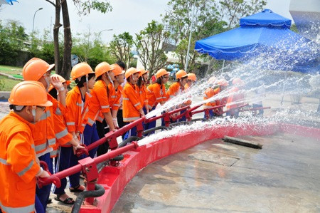 Tập làm lính cứu hỏa Tập làm lính cứu hỏa