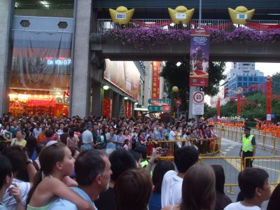 Phố người Hoa chuẩn bị đón tết âm lịch ở Singapore. Phố người Hoa chuẩn bị đón tết âm lịch ở Singapore.