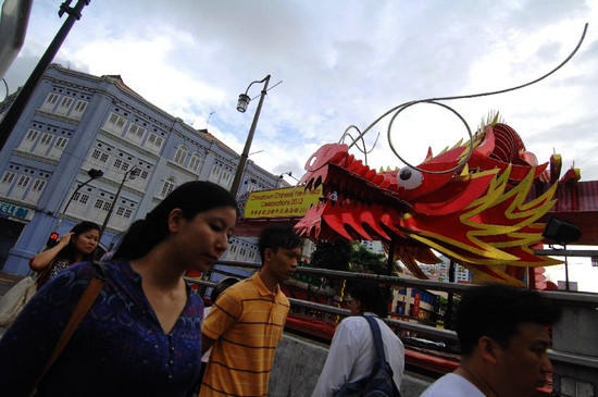 Phố người Hoa chuẩn bị đón tết âm lịch ở Singapore. Phố người Hoa chuẩn bị đón tết âm lịch ở Singapore.