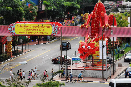 Phố người Hoa chuẩn bị đón tết âm lịch ở Singapore. Phố người Hoa chuẩn bị đón tết âm lịch ở Singapore.