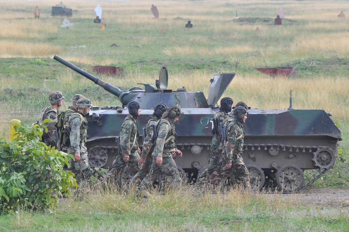 Tập trận bắn đạn thật “CETATEA 2012”